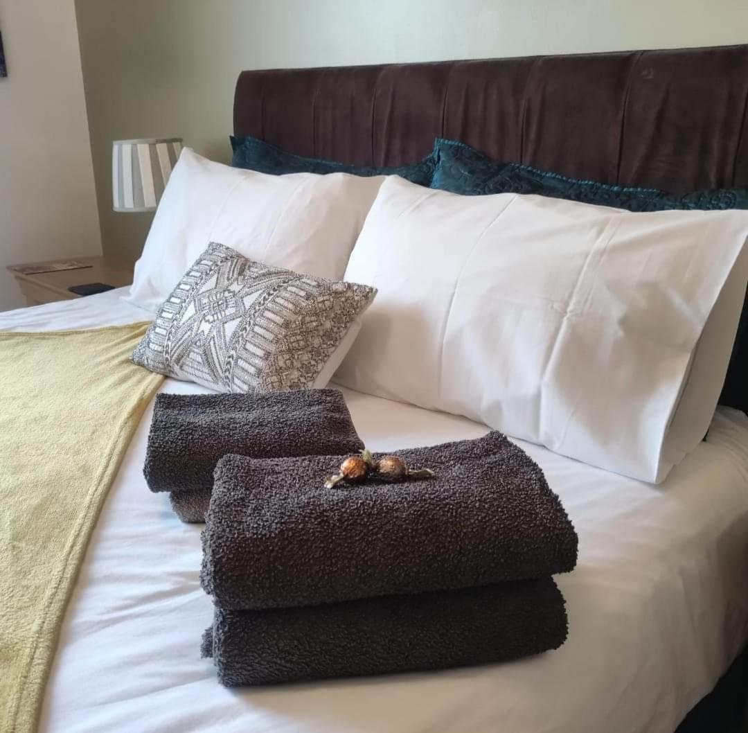 Lovely 1 Bedroom Apartment Плимът Екстериор снимка